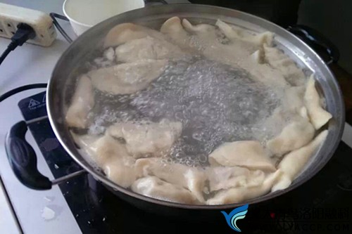 闲着的小伙伴们，烧水煮饺子吧。-北大青鸟洛阳融科