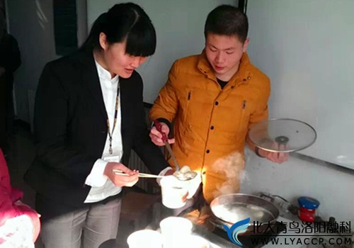 老师，先给您成一碗，尝尝我们的手艺，肯定是不错哒。-北大青鸟洛阳融科