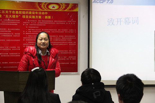 孙校长致开学典礼开幕词。-北大青鸟洛阳融科